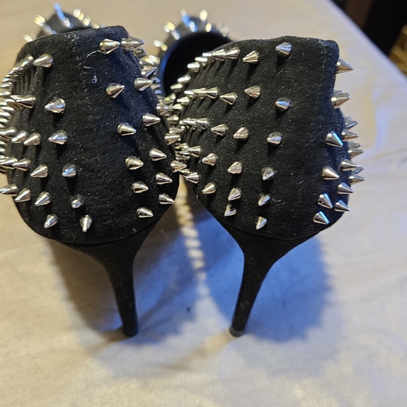 Steve Madden Womens Vala Studded/Spiked Pointed Toe Dress Heels size 8.5 - Picture 4 of 8